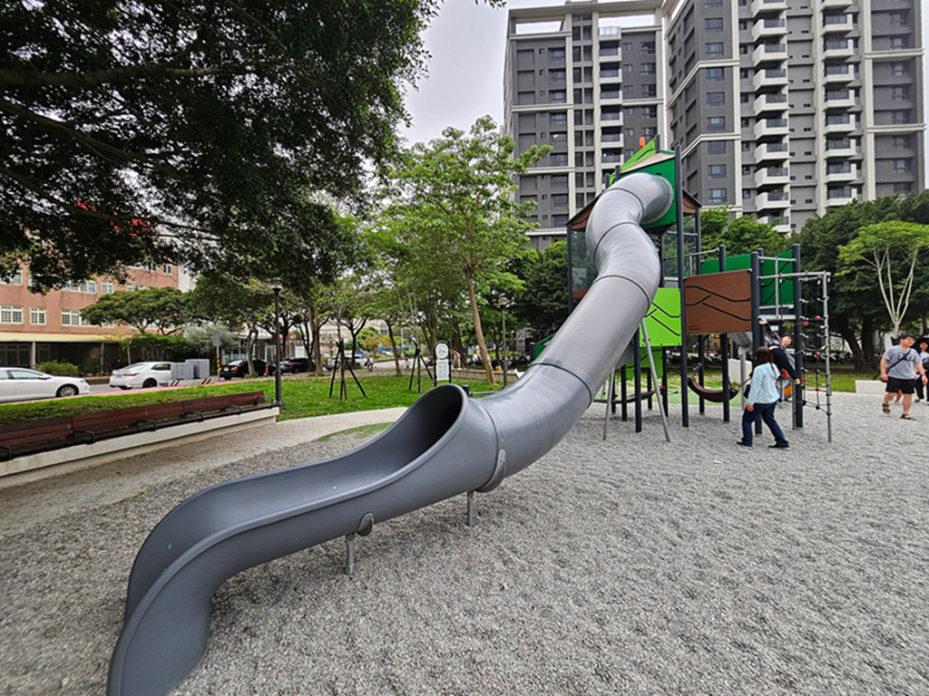 【新竹特色公園】傑克小路遊戲場~竹北高鐵兒九公園|魔豆高塔|原木攀爬架區|幼童遊戲區&體健設施 - 第10張圖