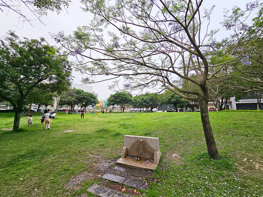 【新竹特色公園】黃色水管溜滑梯~竹北兒一公園|繩索攀爬網2.0|樹屋造型溜滑梯|體健區+溜冰場 - 第11張圖