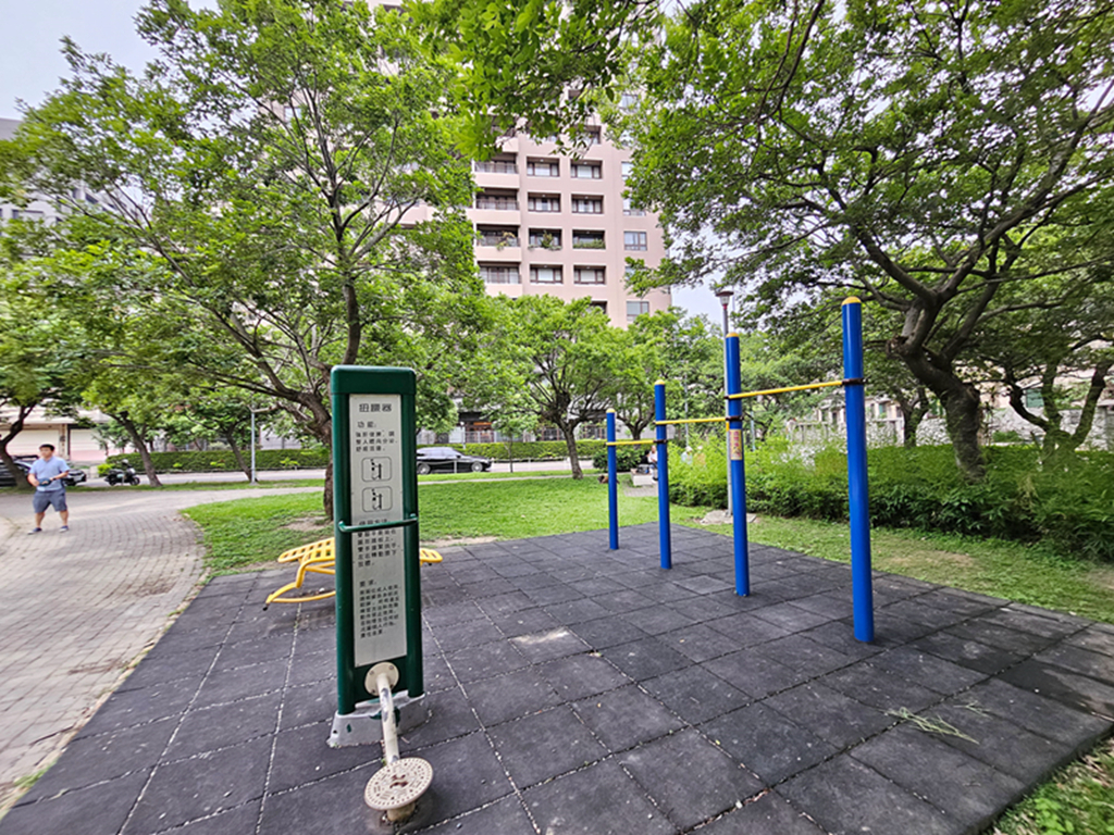 【新竹特色公園】黃色水管溜滑梯~竹北兒一公園|繩索攀爬網2.0|樹屋造型溜滑梯|體健區+溜冰場 - 第13張圖