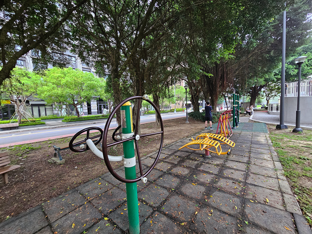 【新竹特色公園】音符遊戲場~竹北高鐵公兒十一公園|透明雙水管溜滑梯|攀爬挑戰區|沙坑&休息區 - 第13張圖