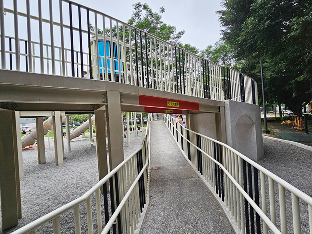 【新竹特色公園】音符遊戲場~竹北高鐵公兒十一公園|透明雙水管溜滑梯|攀爬挑戰區|沙坑&休息區 - 第14張圖