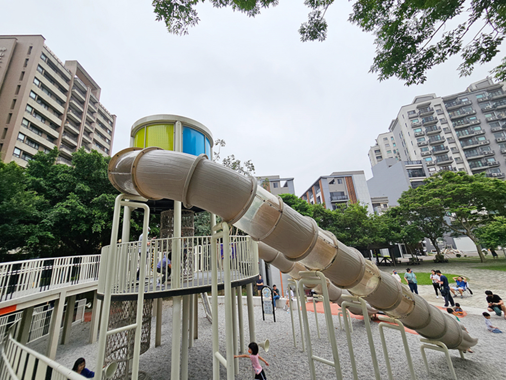 【新竹特色公園】音符遊戲場~竹北高鐵公兒十一公園|透明雙水管溜滑梯|攀爬挑戰區|沙坑&休息區 - 第16張圖