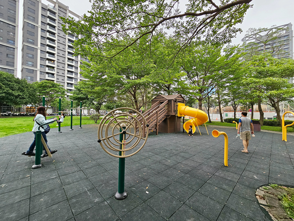 【新竹特色公園】傑克小路遊戲場~竹北高鐵兒九公園|魔豆高塔|原木攀爬架區|幼童遊戲區&體健設施 - 第16張圖