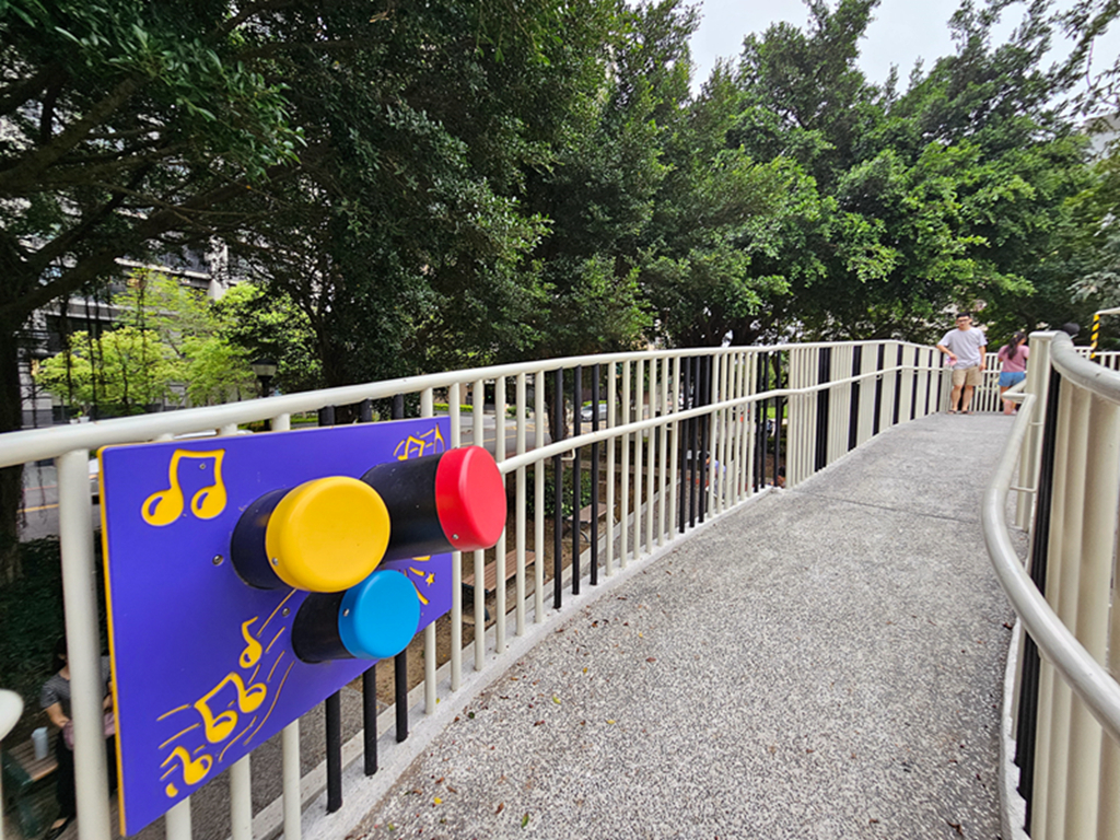 【新竹特色公園】音符遊戲場~竹北高鐵公兒十一公園|透明雙水管溜滑梯|攀爬挑戰區|沙坑&休息區 - 第17張圖
