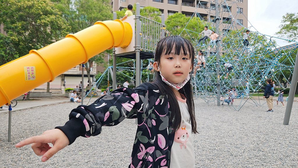 【新竹特色公園】黃色水管溜滑梯~竹北兒一公園|繩索攀爬網2.0|樹屋造型溜滑梯|體健區+溜冰場 - 第18張圖