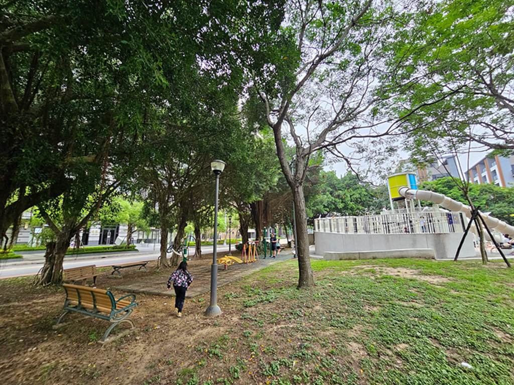 【新竹特色公園】音符遊戲場~竹北高鐵公兒十一公園|透明雙水管溜滑梯|攀爬挑戰區|沙坑&休息區 - 第1張圖