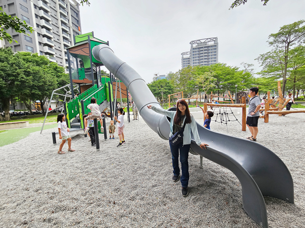 【新竹特色公園】傑克小路遊戲場~竹北高鐵兒九公園|魔豆高塔|原木攀爬架區|幼童遊戲區&體健設施 - 第19張圖
