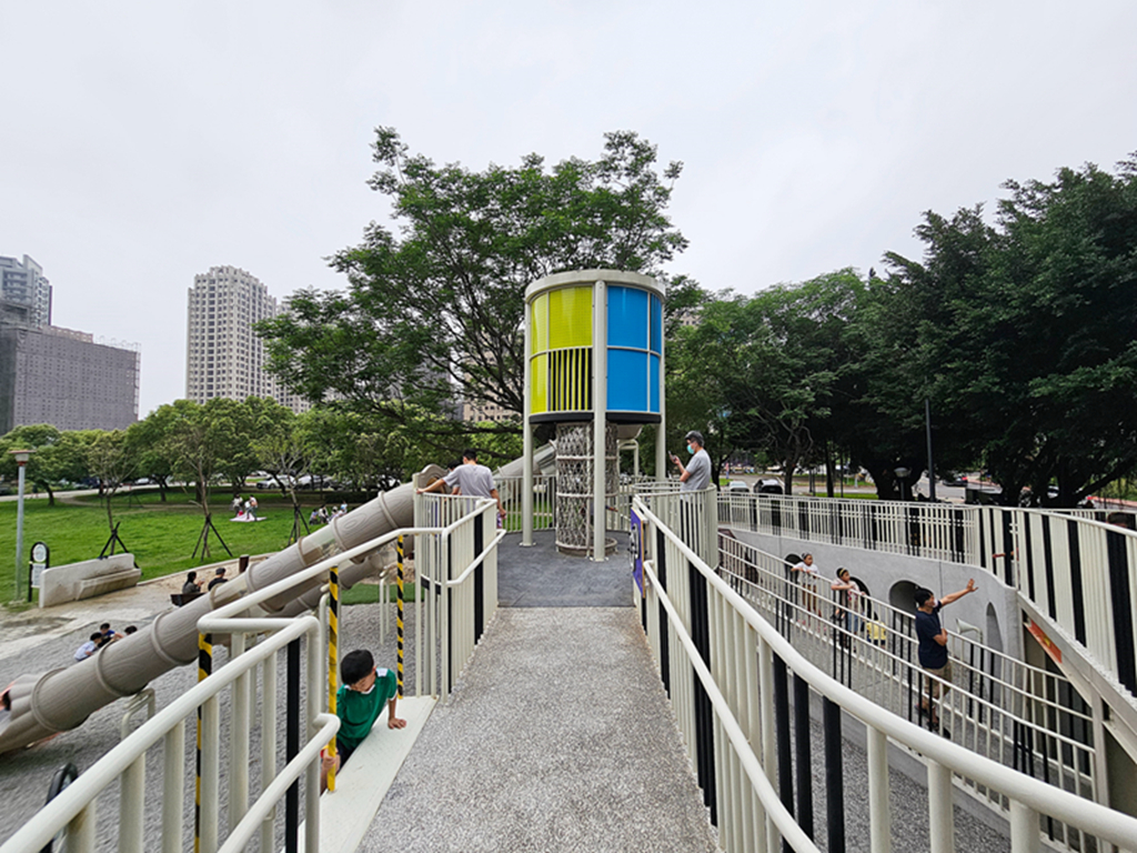 【新竹特色公園】音符遊戲場~竹北高鐵公兒十一公園|透明雙水管溜滑梯|攀爬挑戰區|沙坑&休息區 - 第19張圖