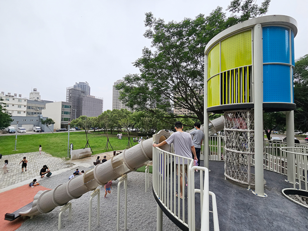 【新竹特色公園】音符遊戲場~竹北高鐵公兒十一公園|透明雙水管溜滑梯|攀爬挑戰區|沙坑&休息區 - 第20張圖
