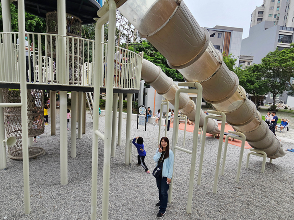 【新竹特色公園】音符遊戲場~竹北高鐵公兒十一公園|透明雙水管溜滑梯|攀爬挑戰區|沙坑&休息區 - 第24張圖
