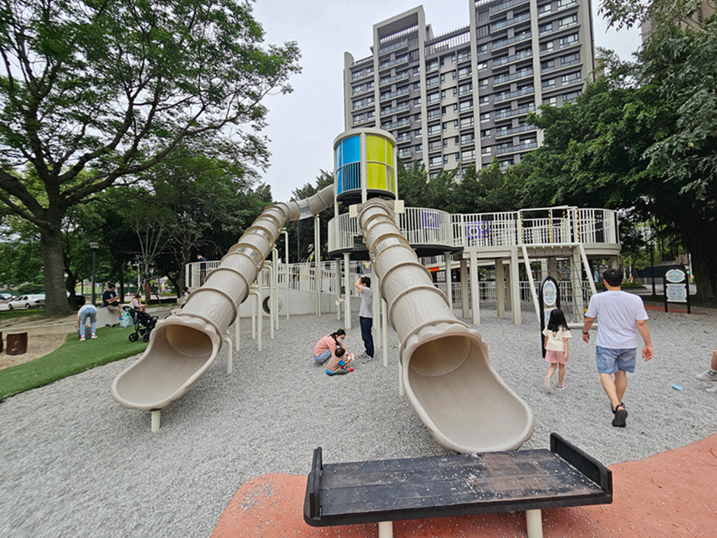 【新竹特色公園】音符遊戲場~竹北高鐵公兒十一公園|透明雙水管溜滑梯|攀爬挑戰區|沙坑&休息區 - 第4張圖