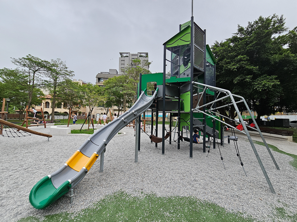 【新竹特色公園】傑克小路遊戲場~竹北高鐵兒九公園|魔豆高塔|原木攀爬架區|幼童遊戲區&體健設施 - 第4張圖