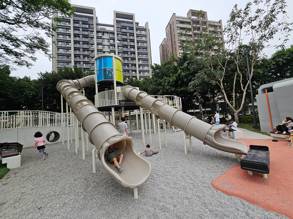 【新竹特色公園】音符遊戲場~竹北高鐵公兒十一公園|透明雙水管溜滑梯|攀爬挑戰區|沙坑&休息區 - 第5張圖