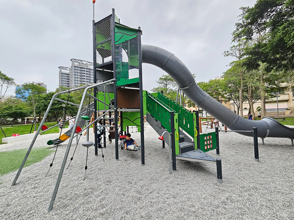 【新竹特色公園】傑克小路遊戲場~竹北高鐵兒九公園|魔豆高塔|原木攀爬架區|幼童遊戲區&體健設施 - 第5張圖