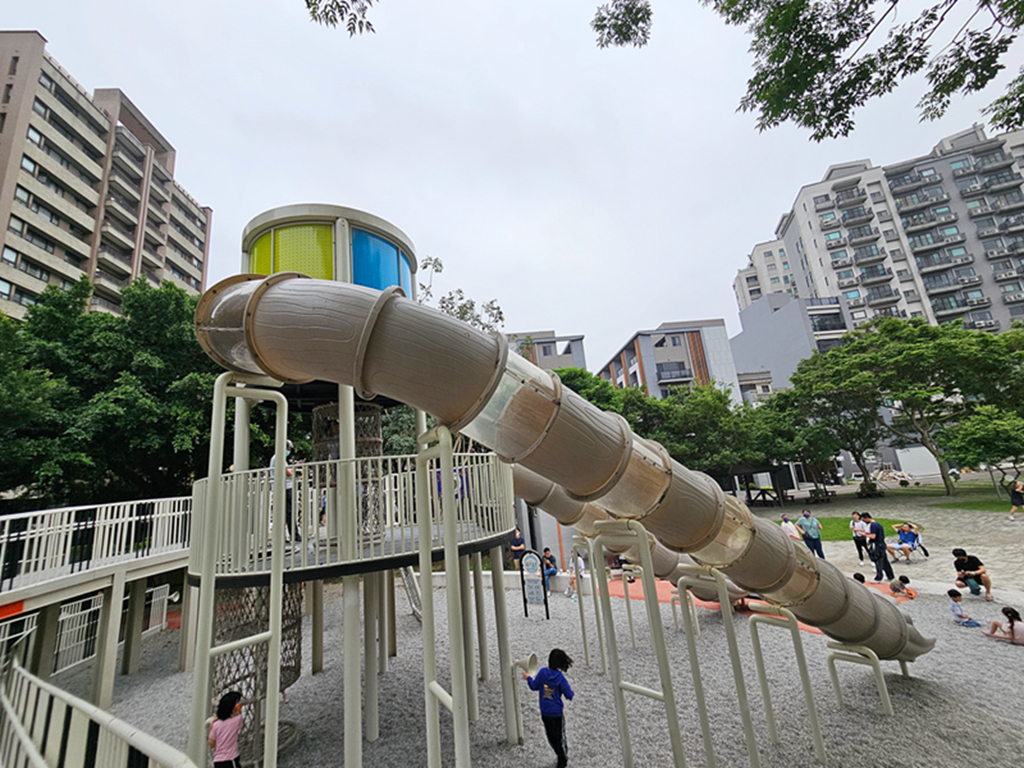 【新竹特色公園】音符遊戲場~竹北高鐵公兒十一公園|透明雙水管溜滑梯|攀爬挑戰區|沙坑&休息區 - 第7張圖