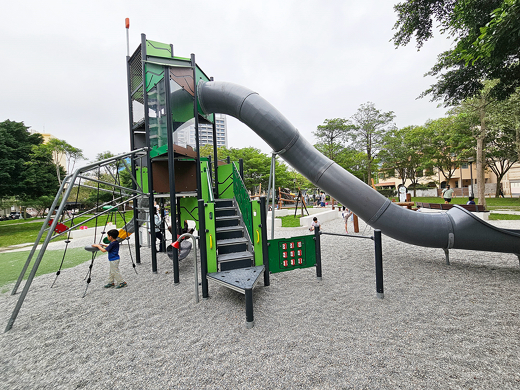 【新竹特色公園】傑克小路遊戲場~竹北高鐵兒九公園|魔豆高塔|原木攀爬架區|幼童遊戲區&體健設施 - 第7張圖