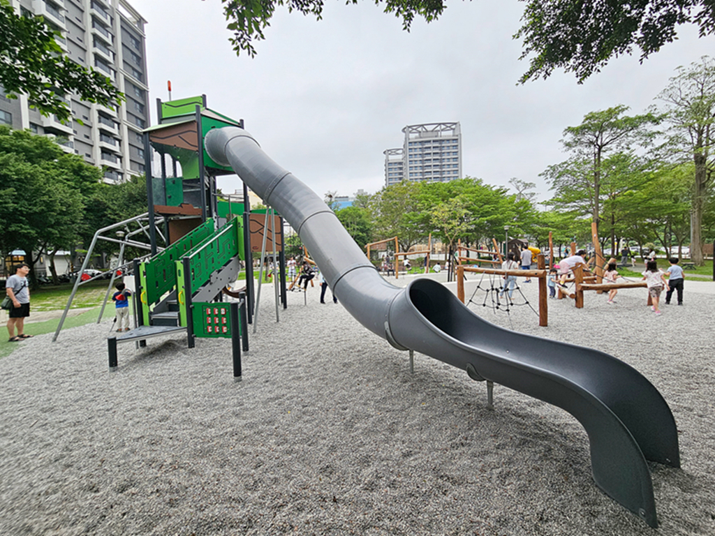 【新竹特色公園】傑克小路遊戲場~竹北高鐵兒九公園|魔豆高塔|原木攀爬架區|幼童遊戲區&體健設施 - 第8張圖