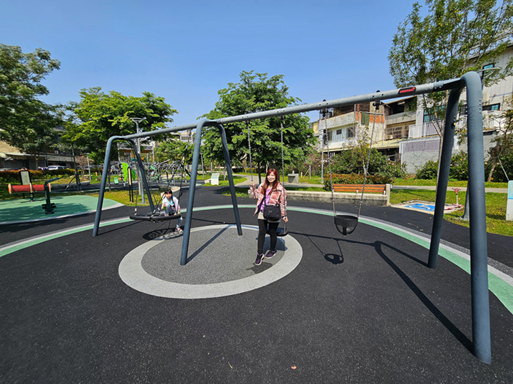 【台中特色公園】多功能攀爬架區~大里大元公園|垂直旋轉設備|攀爬式裝置|臺中美樂地 - 第9張圖