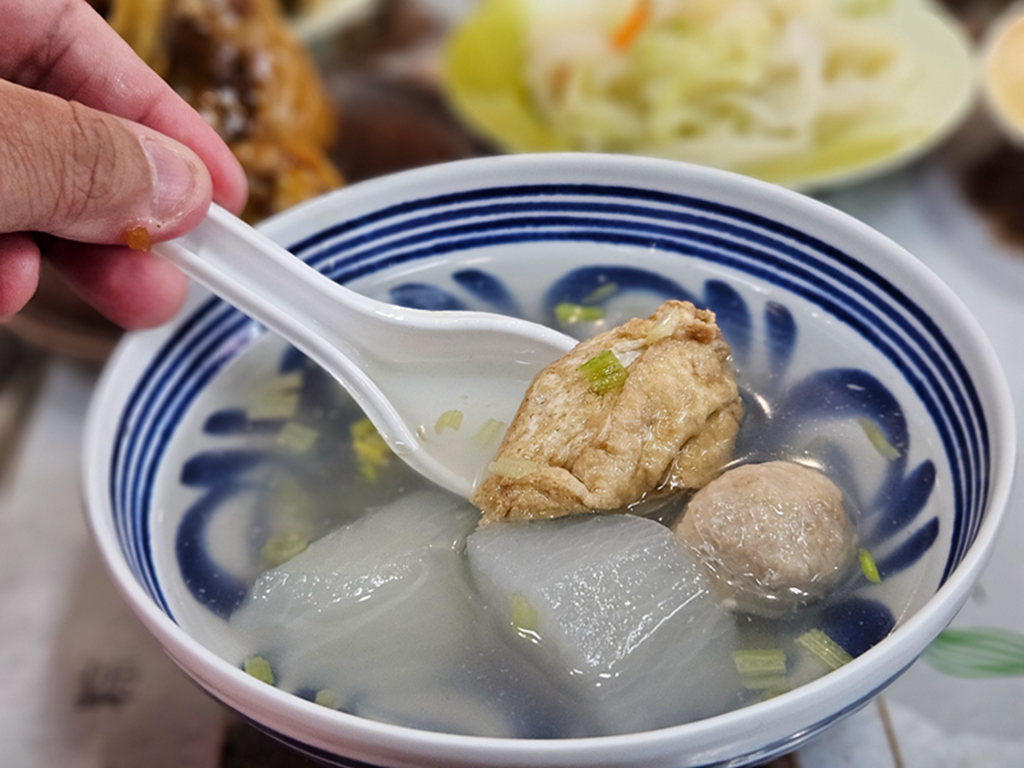 【嘉義小吃美食】嘉義老字號~福源肉粽│嘉義的在地美味│香氣四溢的南部粽子│小菜每盤30元價格超划算 - 第10張圖