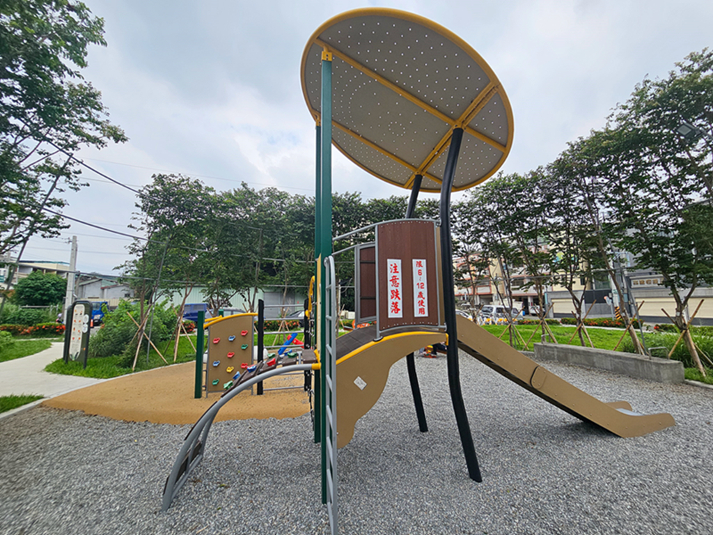 【台中特色公園】植栽環境共創遊戲溜滑梯~大肚王福公園|自然遊戲場的概念設計|四人蹺蹺板|攀爬滑梯遊具 - 第3張圖