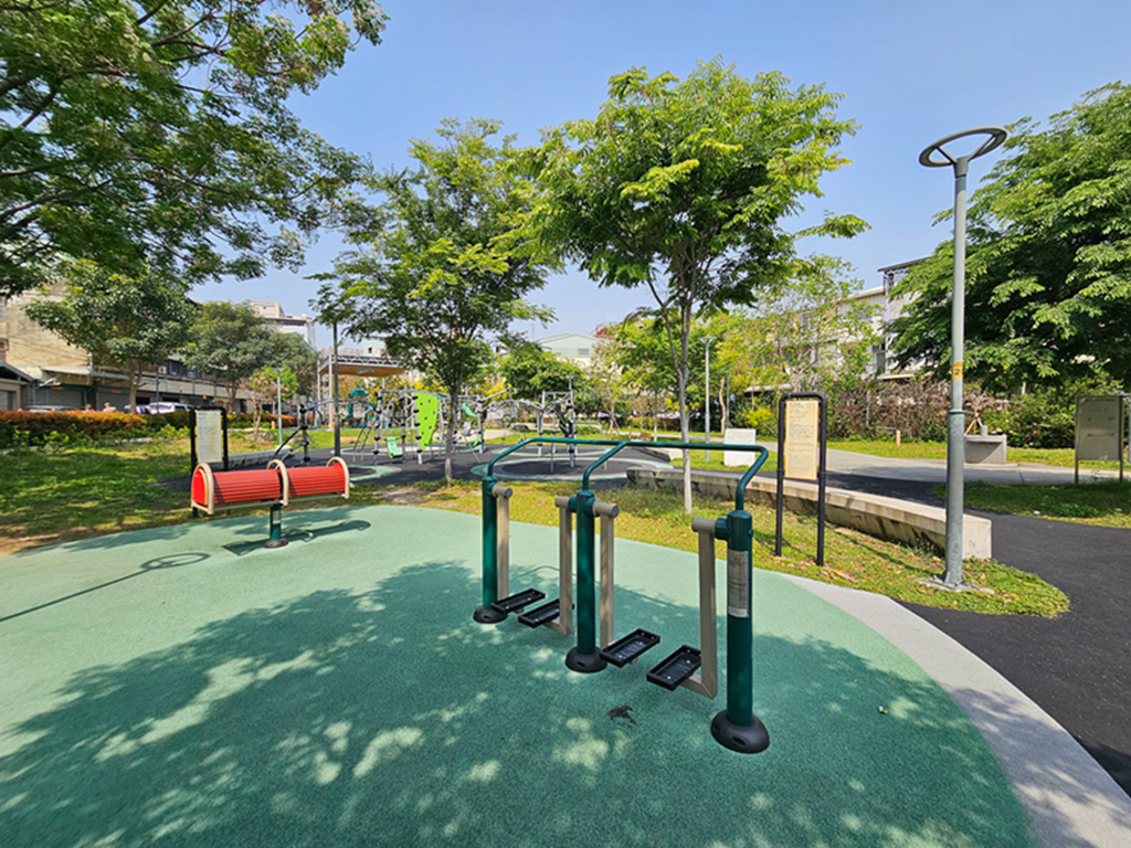 【台中特色公園】多功能攀爬架區~大里大元公園|垂直旋轉設備|攀爬式裝置|臺中美樂地 - 第4張圖