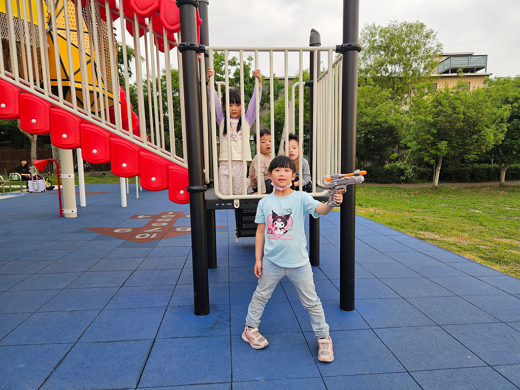 【台中特色公園】大黃蜂奇幻溜滑梯~大里瑞城公園|綠色能量補給站|親子同樂首選一起放電|臺中美樂地 - 第9張圖 【台中特色公園】大黃蜂奇幻溜滑梯~大里瑞城公園|綠色能量補給站|親子同樂首選一起放電|臺中美樂地