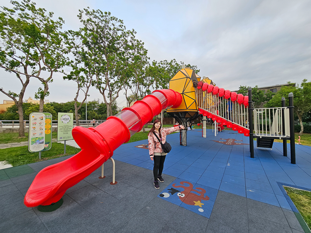 【台中特色公園】大黃蜂奇幻溜滑梯~大里瑞城公園｜綠色能量補給站｜親子同樂首選一起放電｜臺中美樂地