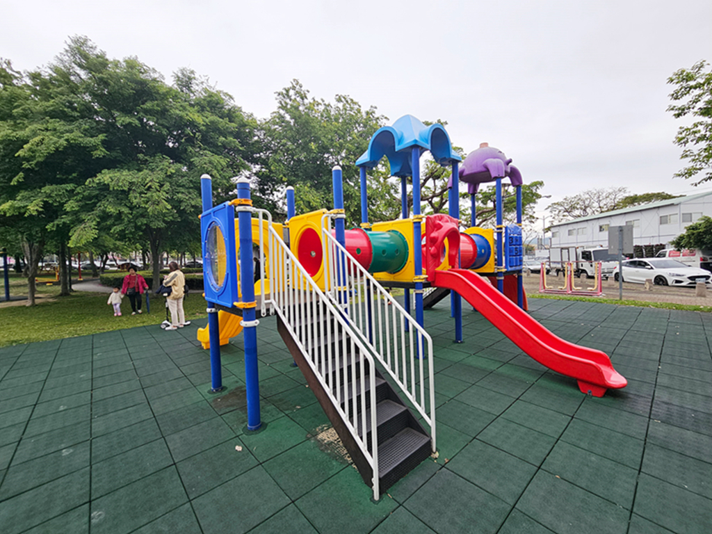 【台中特色公園】🐛 毛毛蟲元素主題溜滑梯~太平八德公園|毛毛蟲攀爬架+荔枝球|踏階形式裝置+網狀通道|臺中美樂地 - 第11張圖 【台中特色公園】🐛 毛毛蟲元素主題溜滑梯~太平八德公園|毛毛蟲攀爬架+荔枝球|踏階形式裝置+網狀通道|臺中美樂地