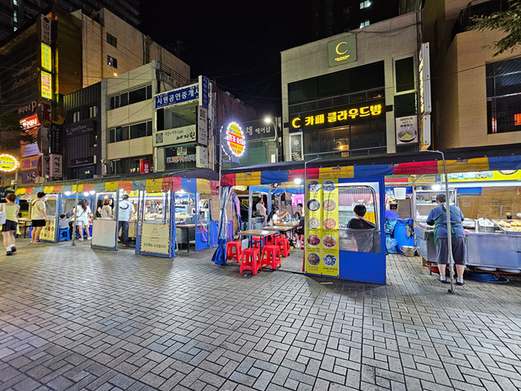 【韓國釜山景點】夜景+氛圍+消夜美食~釜山BIFF 廣場│小吃的天堂、卡路里的煉獄、荷包的地獄 - 第12張圖 【韓國釜山景點】夜景+氛圍+消夜美食~釜山BIFF 廣場│小吃的天堂、卡路里的煉獄、荷包的地獄