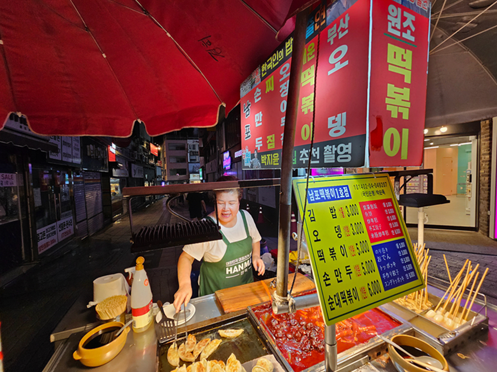 【韓國釜山景點】夜景+氛圍+消夜美食~釜山BIFF 廣場│小吃的天堂、卡路里的煉獄、荷包的地獄 - 第13張圖 【韓國釜山景點】夜景+氛圍+消夜美食~釜山BIFF 廣場│小吃的天堂、卡路里的煉獄、荷包的地獄