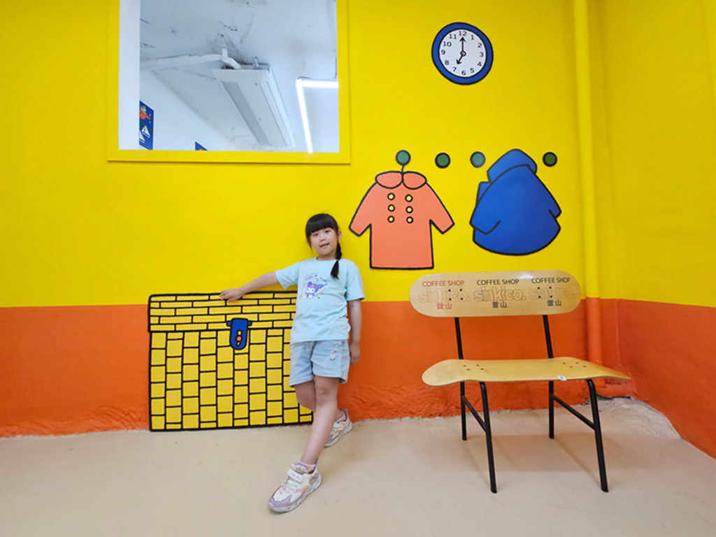 【韓國釜山景點】置身米飛兔童話世界的唯美角落~釜山 Miffy Café│通往米飛世界的橘色階梯│兔界朝聖地!🐰✨│透明貨櫃屋打卡地標 - 第14張圖