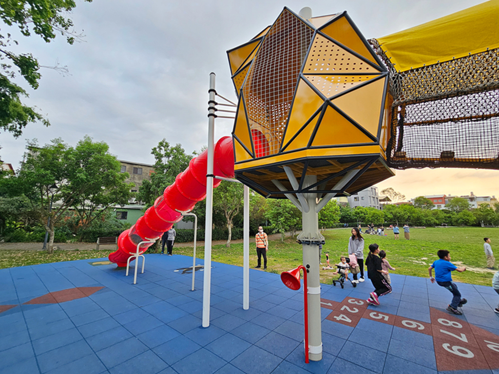 【台中特色公園】大黃蜂奇幻溜滑梯~大里瑞城公園｜綠色能量補給站｜親子同樂首選一起放電｜臺中美樂地