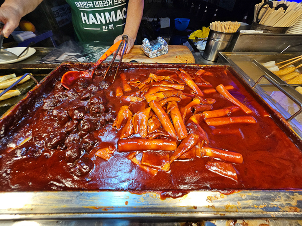 【韓國釜山景點】夜景+氛圍+消夜美食~釜山BIFF 廣場│小吃的天堂、卡路里的煉獄、荷包的地獄 - 第16張圖 【韓國釜山景點】夜景+氛圍+消夜美食~釜山BIFF 廣場│小吃的天堂、卡路里的煉獄、荷包的地獄