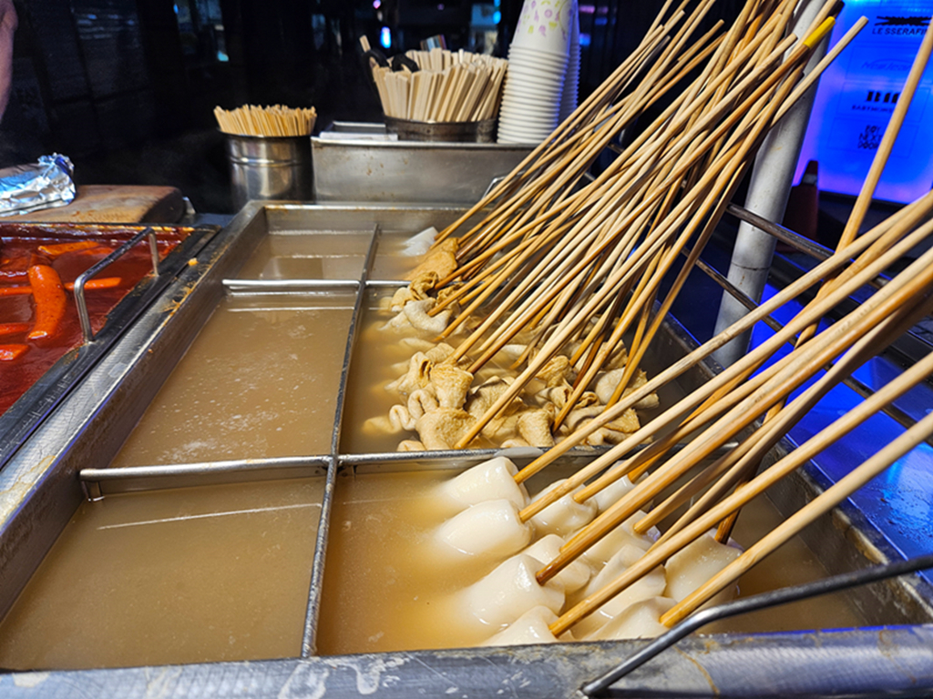 【韓國釜山景點】夜景+氛圍+消夜美食~釜山BIFF 廣場│小吃的天堂、卡路里的煉獄、荷包的地獄 - 第17張圖 【韓國釜山景點】夜景+氛圍+消夜美食~釜山BIFF 廣場│小吃的天堂、卡路里的煉獄、荷包的地獄