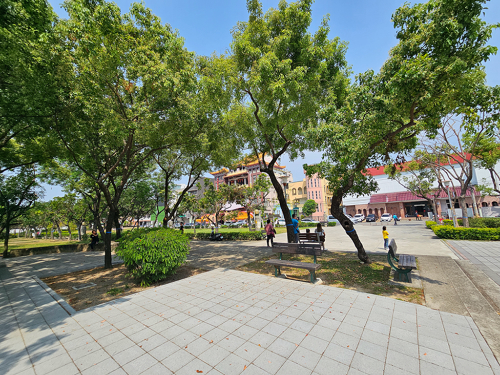 【台中特色公園】金字塔攀爬溜滑梯~大里環保公園｜共融盪鞦韆｜遊戲沙坑區｜大型攀爬網｜臺中美樂地