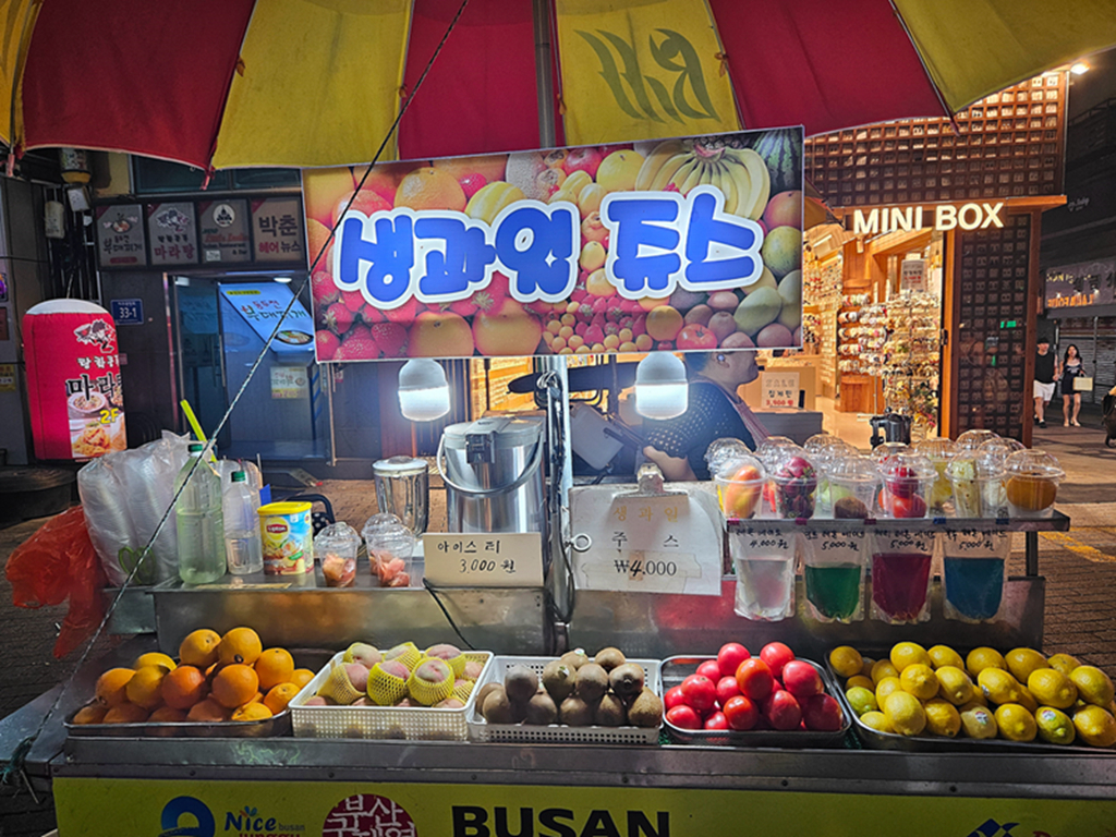 【韓國釜山景點】夜景＋氛圍＋消夜美食~釜山BIFF 廣場│小吃的天堂、卡路里的煉獄、荷包的地獄