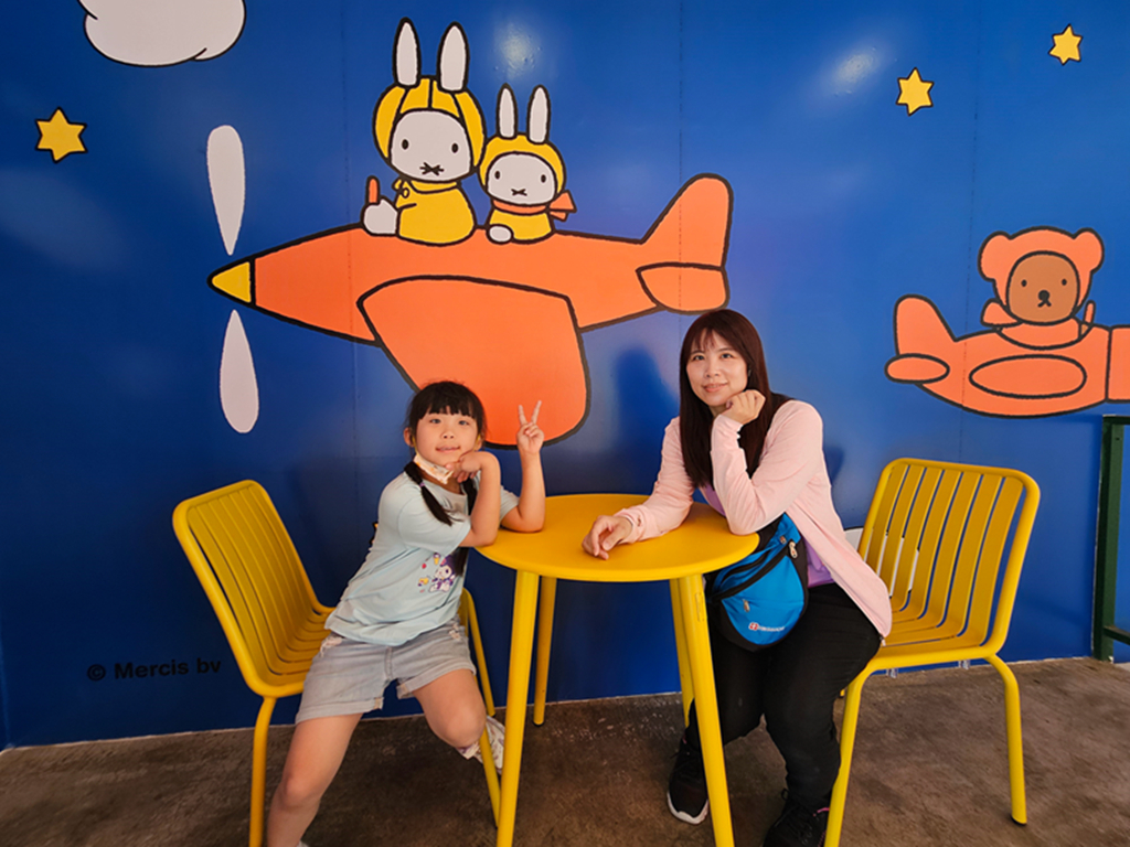 【韓國釜山景點】置身米飛兔童話世界的唯美角落~釜山 Miffy Café│通往米飛世界的橘色階梯│兔界朝聖地!🐰✨│透明貨櫃屋打卡地標 - 第26張圖