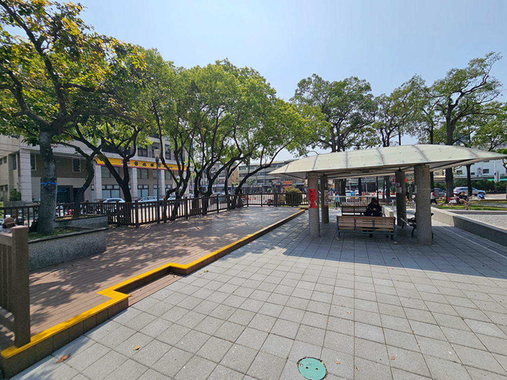 【台中特色公園】金字塔攀爬溜滑梯~大里環保公園｜共融盪鞦韆｜遊戲沙坑區｜大型攀爬網｜臺中美樂地