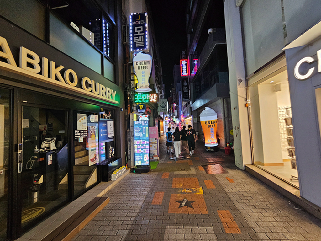 【韓國釜山景點】夜景＋氛圍＋消夜美食~釜山BIFF 廣場│小吃的天堂、卡路里的煉獄、荷包的地獄