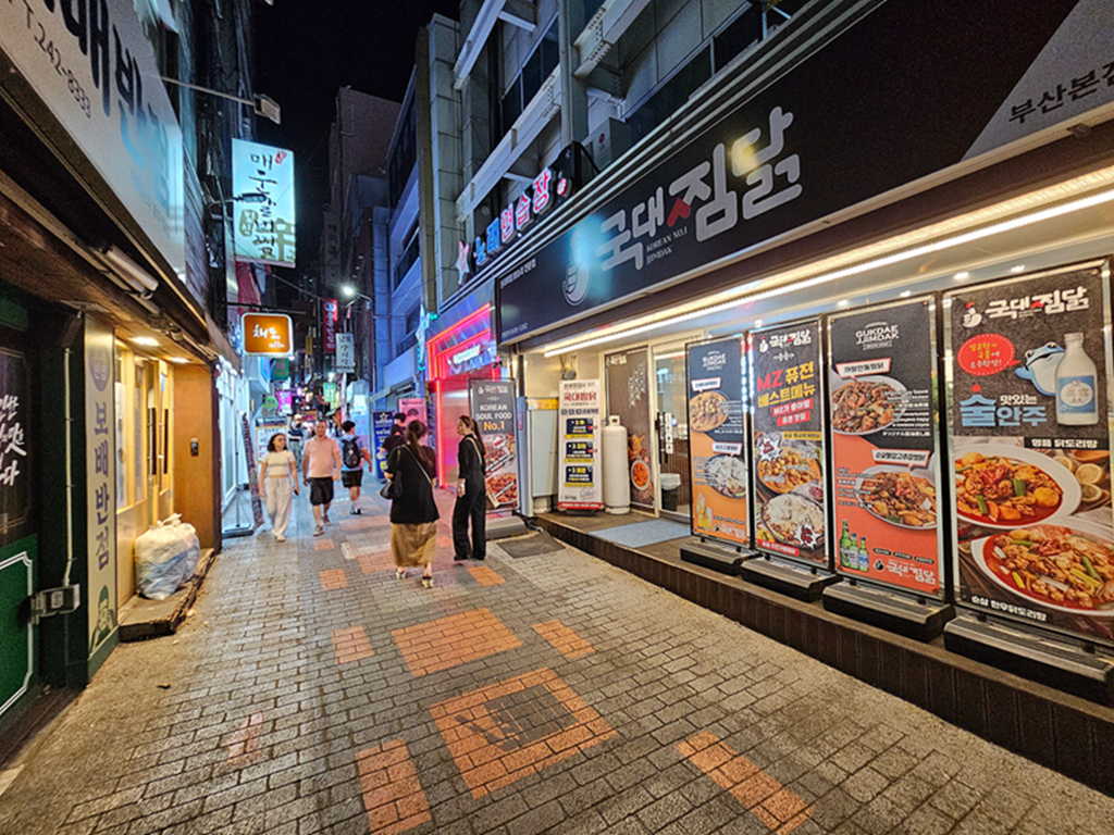 【韓國釜山景點】夜景＋氛圍＋消夜美食~釜山BIFF 廣場│小吃的天堂、卡路里的煉獄、荷包的地獄