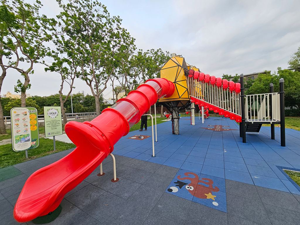 【台中特色公園】大黃蜂奇幻溜滑梯~大里瑞城公園｜綠色能量補給站｜親子同樂首選一起放電｜臺中美樂地