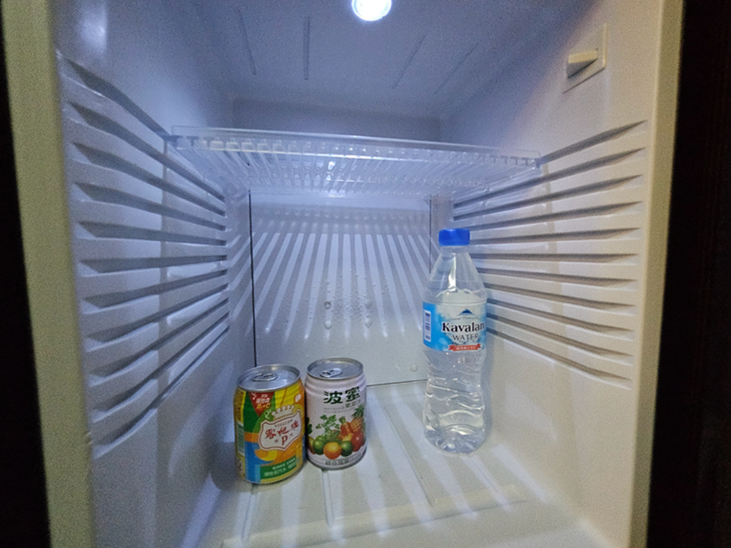 【台中住宿】歐洲宮廷房型~大里羅馬假期汽車旅館｜拱門造型＋花紋軟墊｜獨立玻璃淋浴間&大浴缸