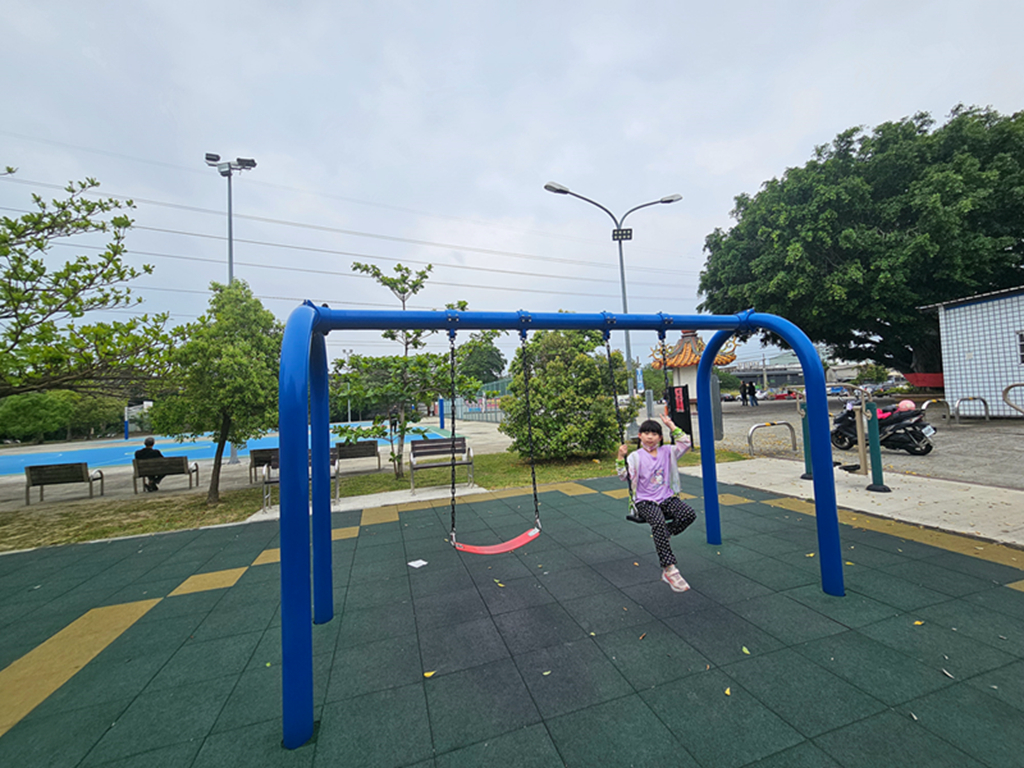 【台中特色公園】潛水艇共融遊戲組~大里仁化公園|旋轉遊具|多種健身器材|臺中美樂地 - 第7張圖