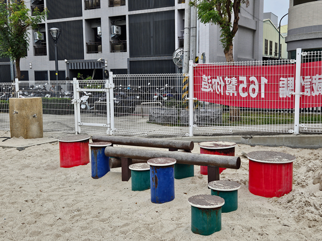 【台中特色公園】枇杷磨石子彩繪溜滑梯~太平兒1公園｜溜滑梯＋盪鞦韆＋沙坑｜臺中美樂地