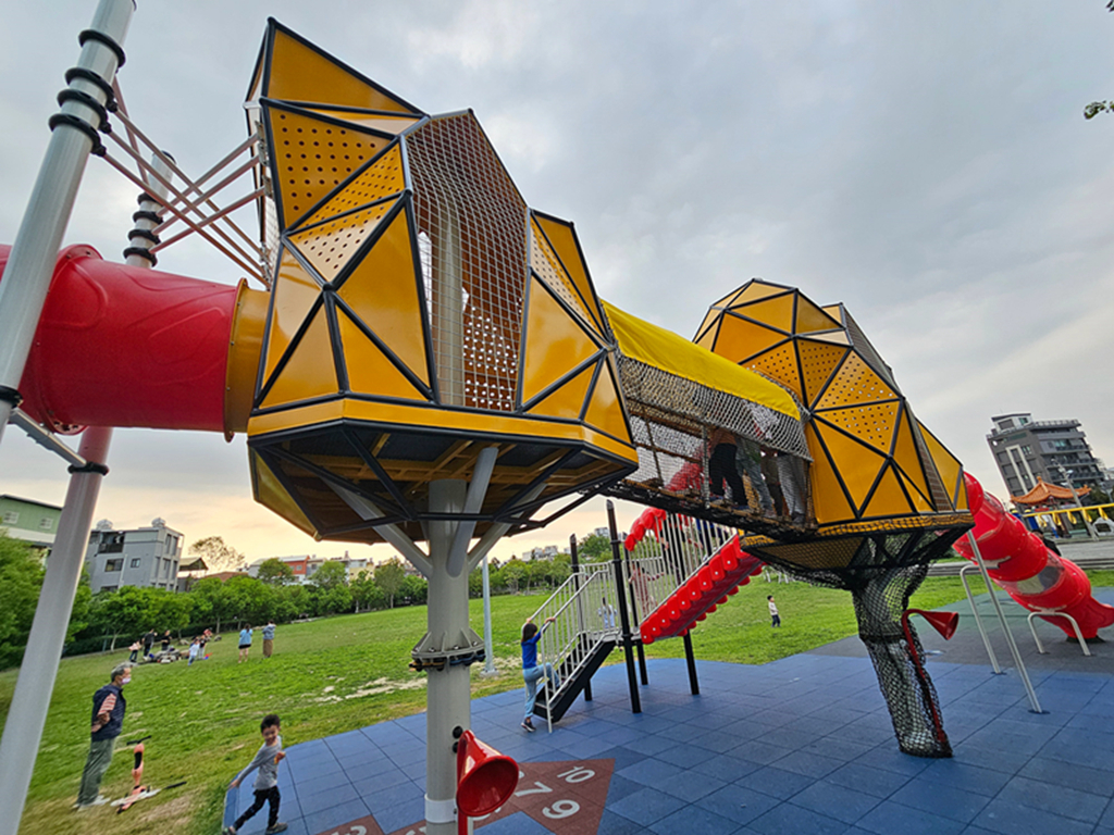 【台中特色公園】大黃蜂奇幻溜滑梯~大里瑞城公園｜綠色能量補給站｜親子同樂首選一起放電｜臺中美樂地