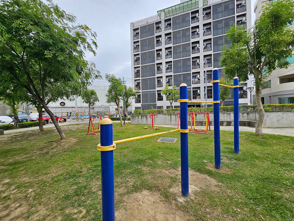 【台中特色公園】枇杷磨石子彩繪溜滑梯~太平兒1公園｜溜滑梯＋盪鞦韆＋沙坑｜臺中美樂地