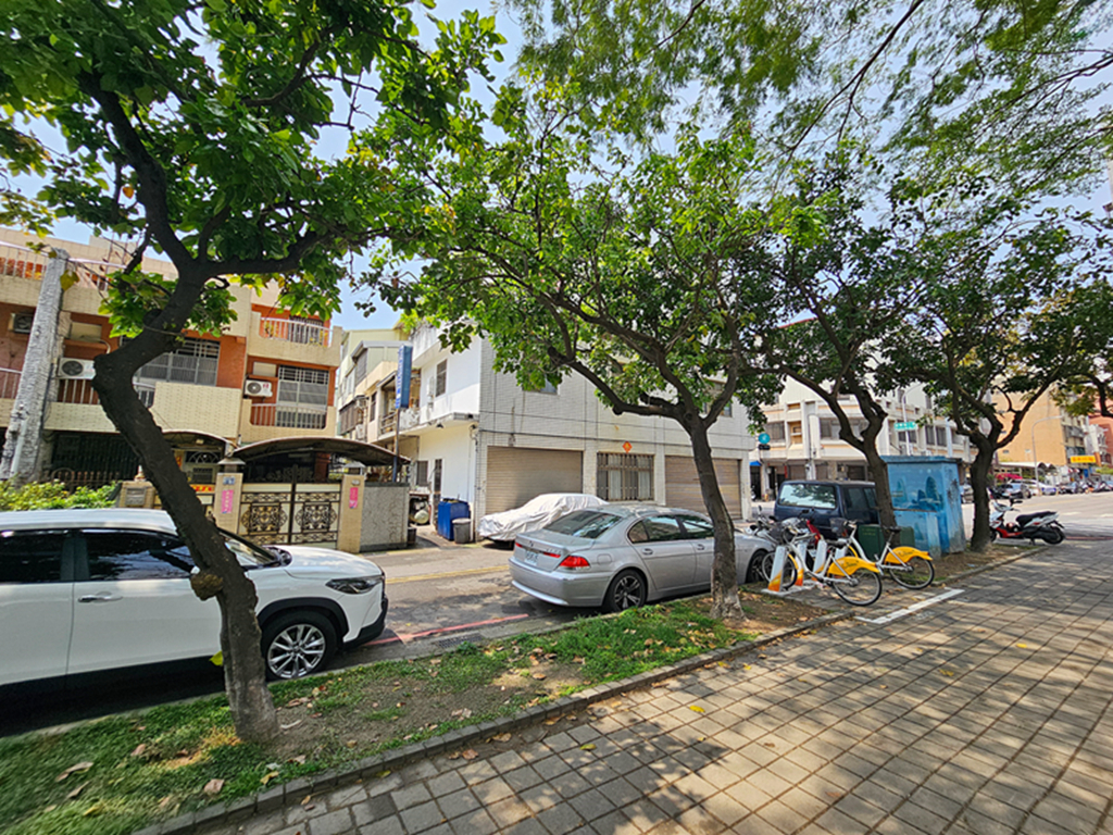 【台中特色公園】青蛙造型溜滑梯~北屯旅順公園｜雙滑道溜滑梯｜攀爬網＋攀岩塊｜臺中美樂地