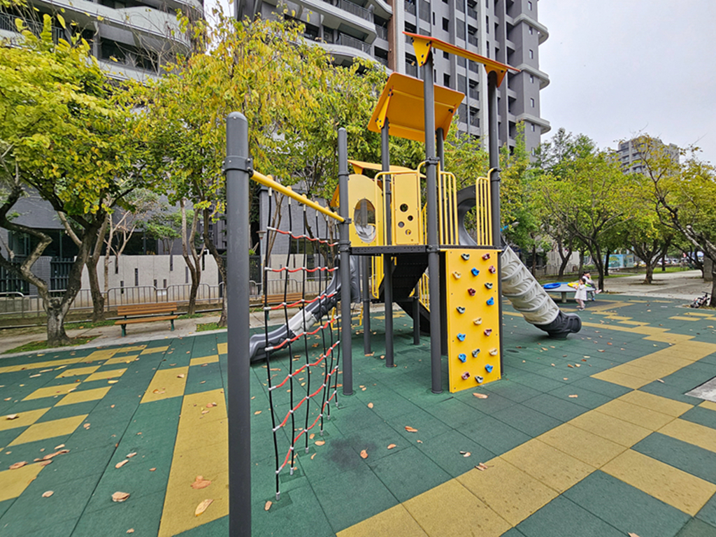 【台中特色公園】多功能遊戲組~太平麗園公園｜旋轉遊具｜愛心磚牆｜季節限定櫻花大道｜臺中美樂地