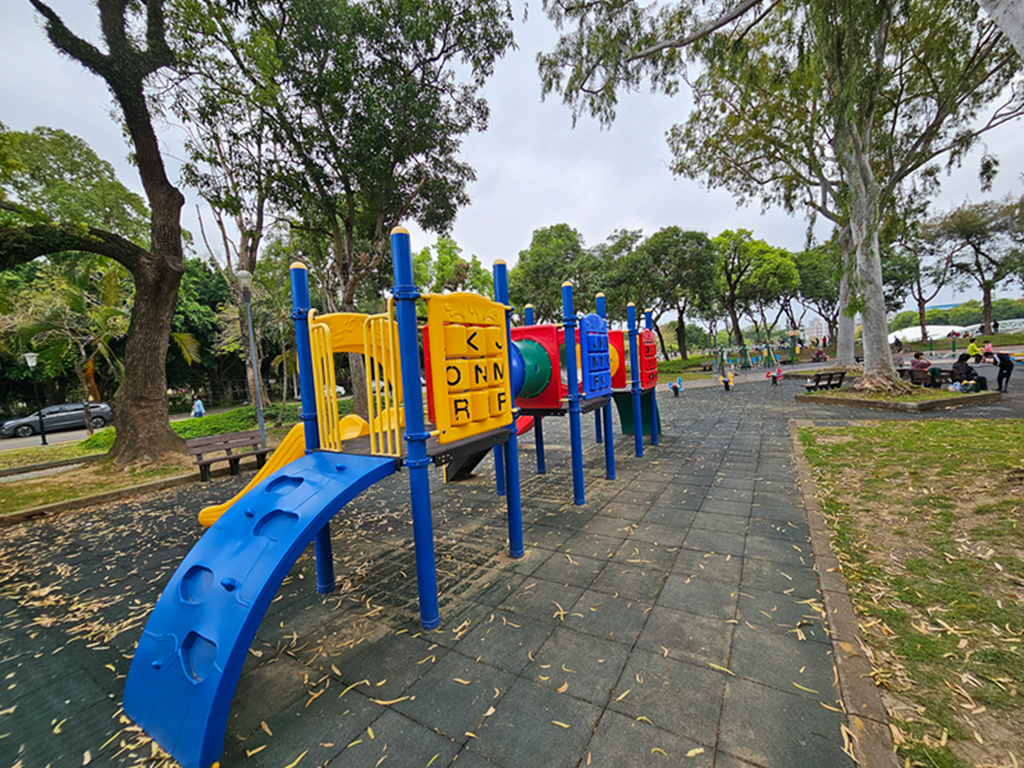 【台中特色公園】森林系心靈綠洲~太平坪林森林公園|長頸鹿桌椅+溜滑梯遊戲區+森林步道|臺中美樂地 - 第10張圖 【台中特色公園】森林系心靈綠洲~太平坪林森林公園|長頸鹿桌椅+溜滑梯遊戲區+森林步道|臺中美樂地