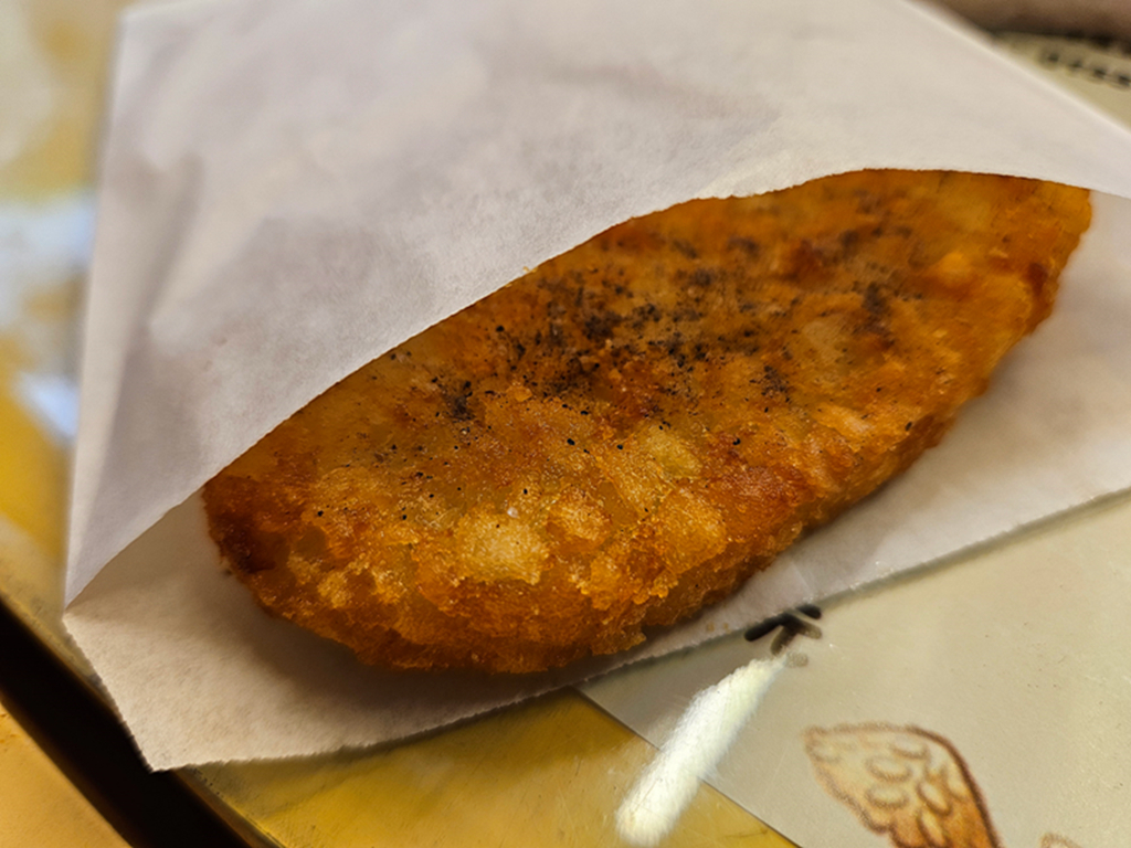 【台中小吃美食】在地早午餐小巷弄美食~太平聚一糰｜🍱人氣必試推薦🌟 豬排飯糰🍤 炸蝦飯糰🥔 薯餅飯糰｜打卡可愛的飯糰餐車